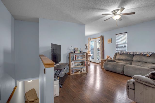 628 S Longbranch Dr, Maize, KS 67101