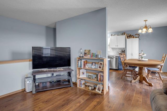 628 S Longbranch Dr, Maize, KS 67101