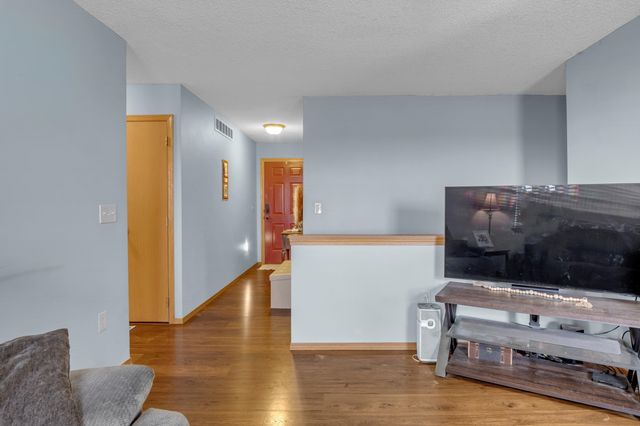 628 S Longbranch Dr, Maize, KS 67101