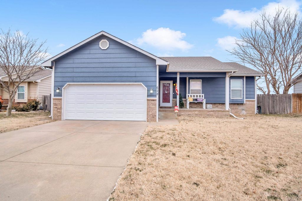 628 S Longbranch Dr, Maize, KS 67101