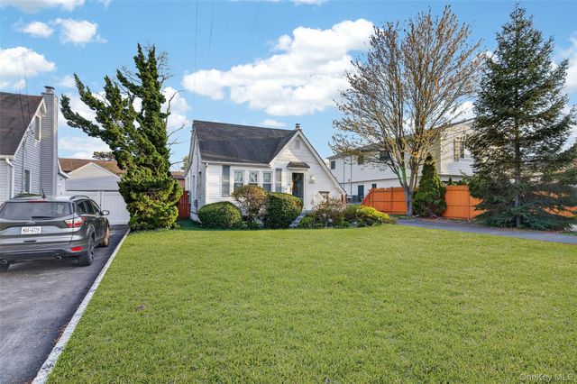 266 Neptune Avenue, West Babylon, NY 11704