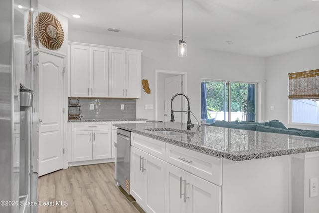 466 Olmsted Street SW, Palm Bay, FL 32908