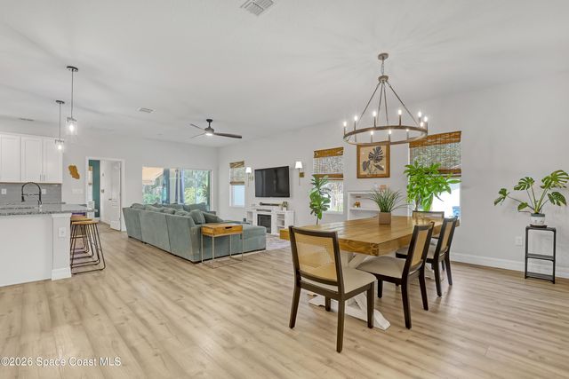 466 Olmsted Street SW, Palm Bay, FL 32908