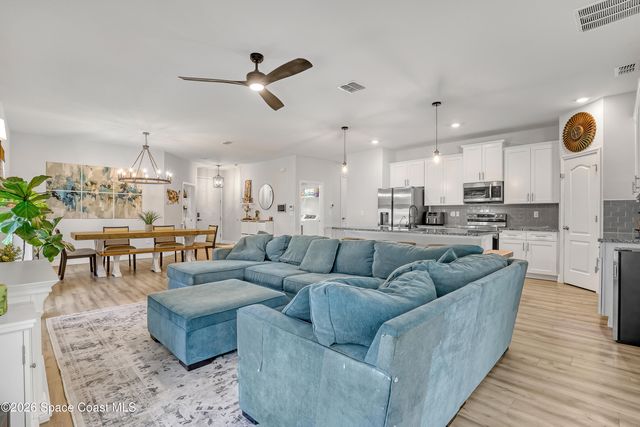 466 Olmsted Street SW, Palm Bay, FL 32908