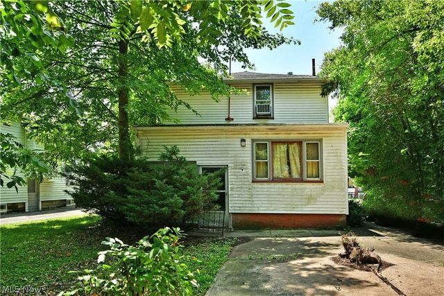 995 Glenwood Street NE, Warren, OH 44483