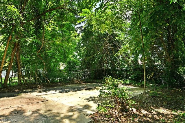 995 Glenwood Street NE, Warren, OH 44483