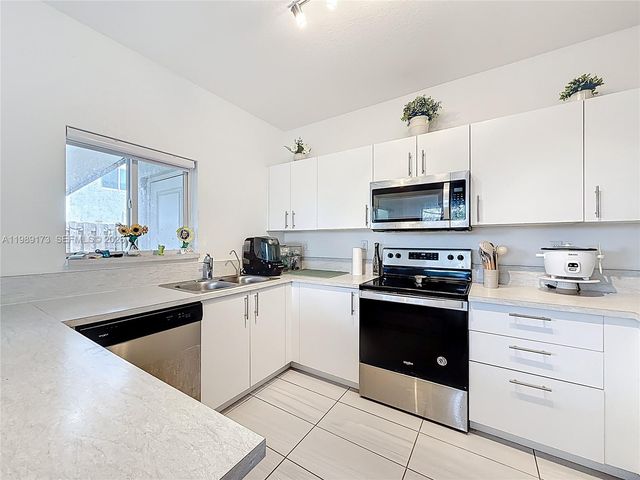 451 NW 12th Ave, Florida City, FL 33034