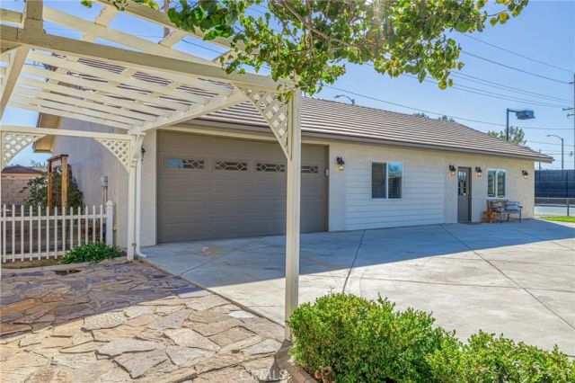 2534 Desert Rose Drive, Lancaster, CA 93536