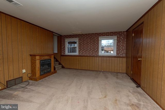 16 PINEDALE RD, Newark, DE 19711