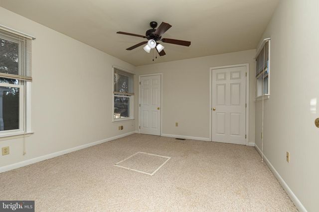 16 PINEDALE RD, Newark, DE 19711