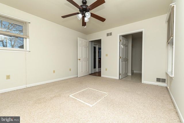 16 PINEDALE RD, Newark, DE 19711