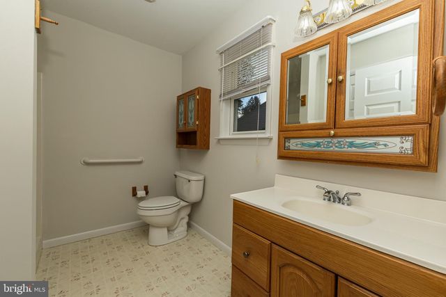 16 PINEDALE RD, Newark, DE 19711