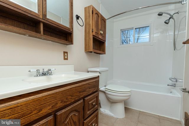 16 PINEDALE RD, Newark, DE 19711