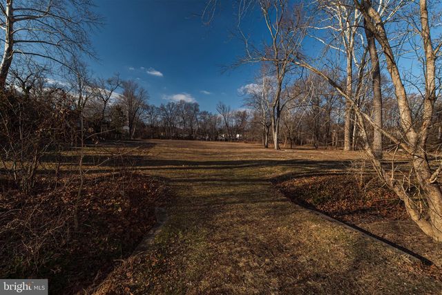 16 PINEDALE RD, Newark, DE 19711