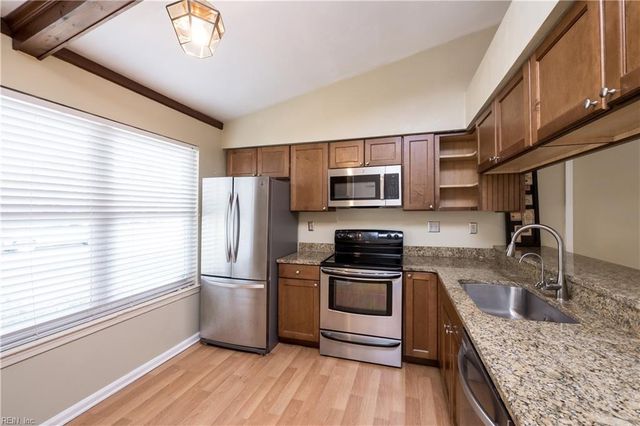 5025 Cliffony DR, Virginia Beach, VA 23464