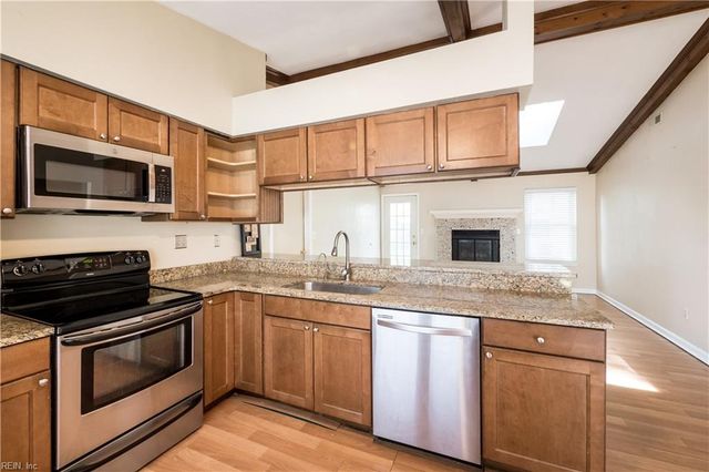 5025 Cliffony DR, Virginia Beach, VA 23464