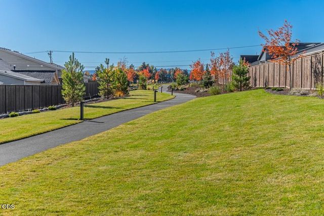 3879 NE Petrosa Avenue, Bend, OR 97701