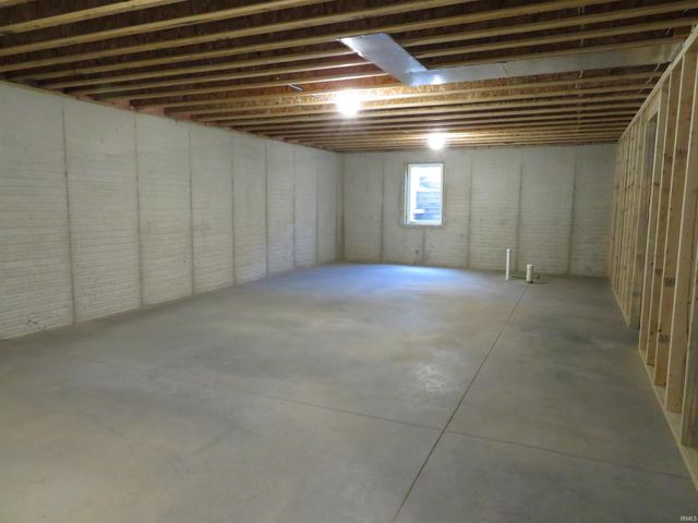 18473 Falcons Lair Court, New Paris, IN 46553