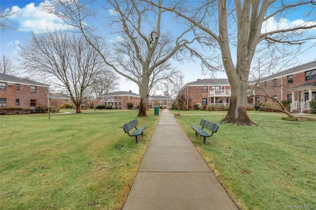 1201 E Broadway H-23, Hewlett, NY 11557