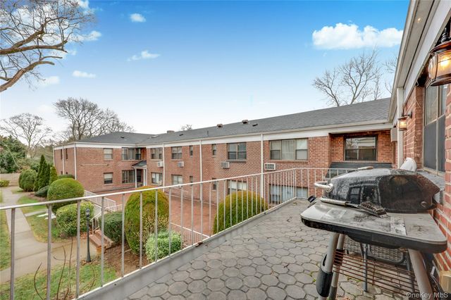 1201 E Broadway H-23, Hewlett, NY 11557