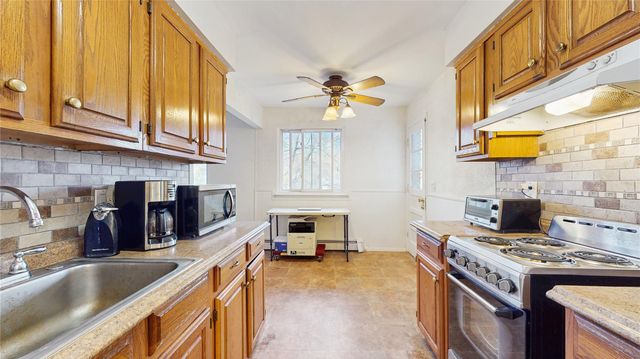1 Rolling Way N, Peekskill, NY 10566