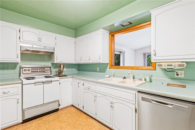 207 Orchard Terrace Dr, Wilmington Twp, PA 16142