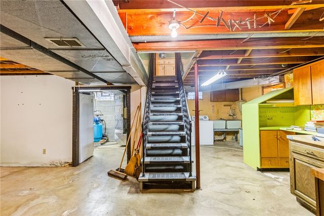 207 Orchard Terrace Dr, Wilmington Twp, PA 16142