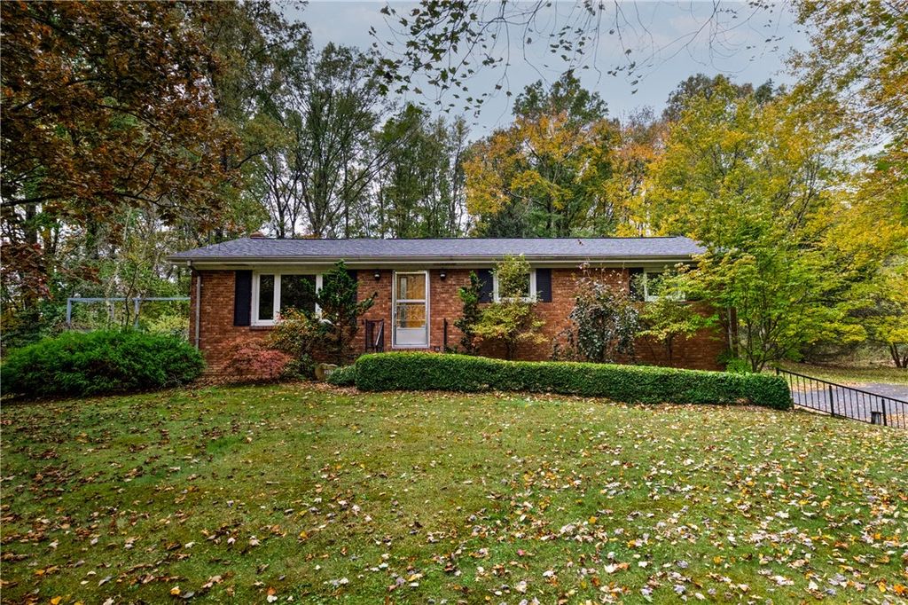 207 Orchard Terrace Dr, Wilmington Twp, PA 16142