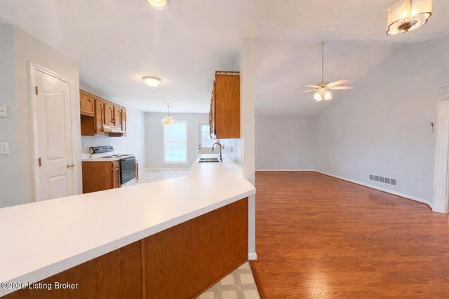 333 Harding Dr, Mt Washington, KY 40047