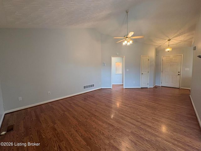 333 Harding Dr, Mt Washington, KY 40047