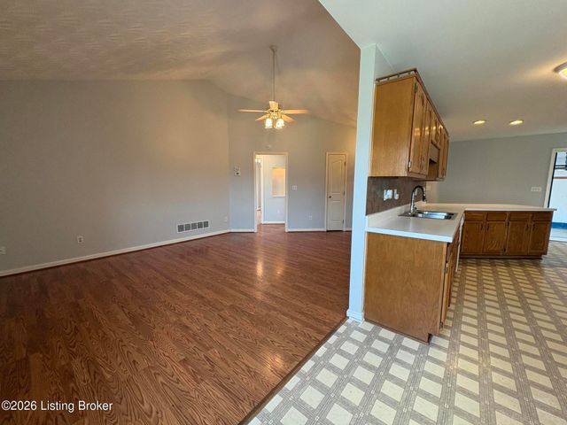 333 Harding Dr, Mt Washington, KY 40047