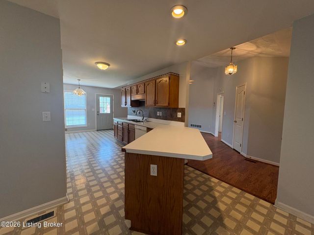 333 Harding Dr, Mt Washington, KY 40047