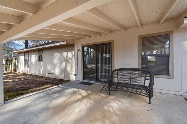 2847 Dove Drive, Fayetteville, AR 72704