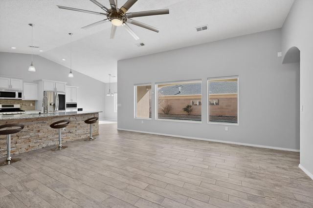 2511 Sunset View Street SW, Los Lunas, NM 87031