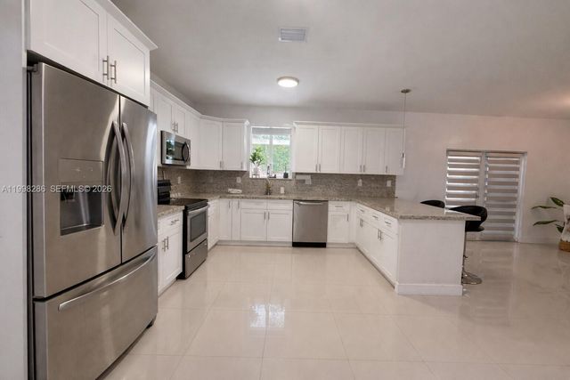 3166 NW 170th St, Miami Gardens, FL 33056