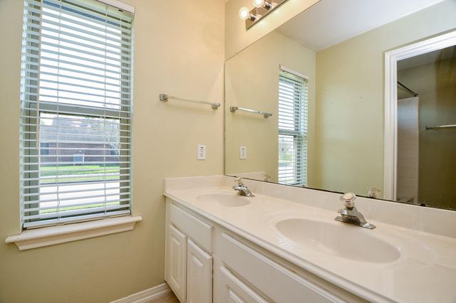 1816 Oak Lodge Drive, Pearland, TX 77581