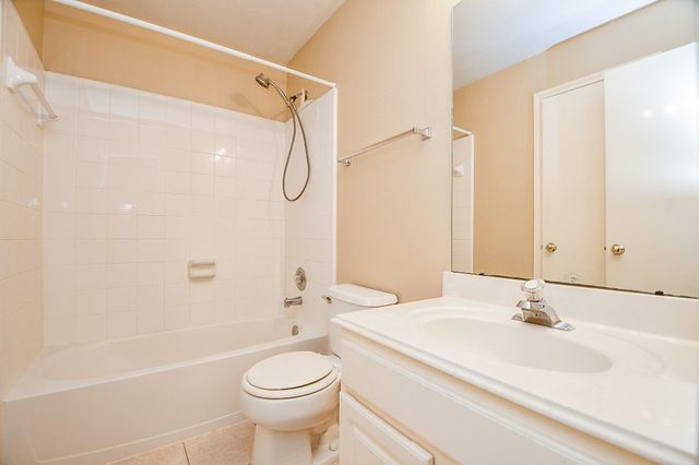 1816 Oak Lodge Drive, Pearland, TX 77581