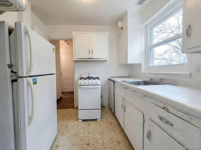 144-37 Grand Central Parkway 74E, Briarwood, NY 11435