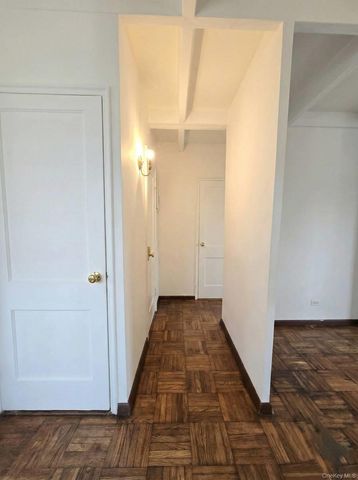 144-37 Grand Central Parkway 74E, Briarwood, NY 11435