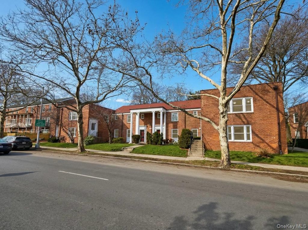 144-37 Grand Central Parkway 74E, Briarwood, NY 11435