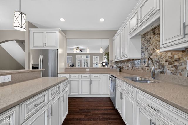 336 Neuman Way 9E, Carmel, IN 46032