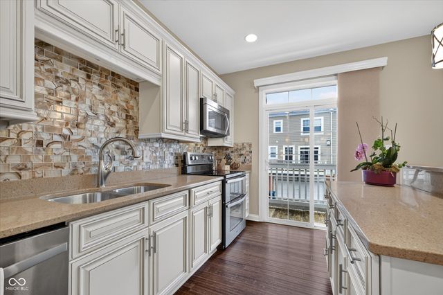 336 Neuman Way 9E, Carmel, IN 46032
