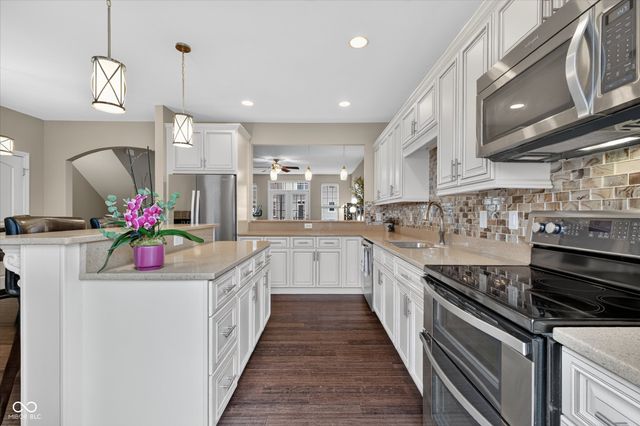 336 Neuman Way 9E, Carmel, IN 46032