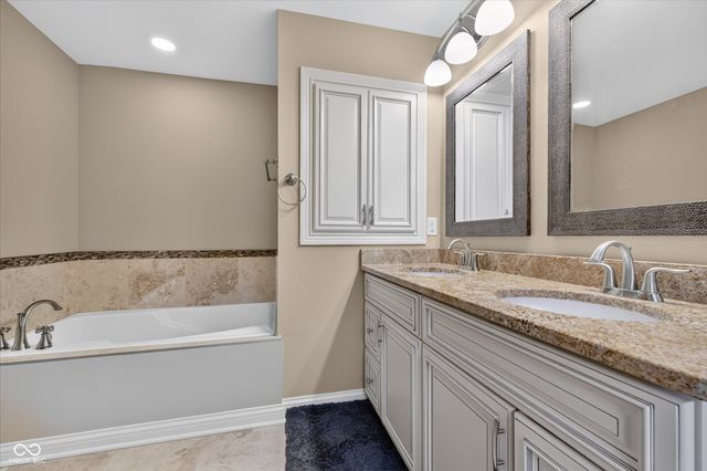 336 Neuman Way 9E, Carmel, IN 46032