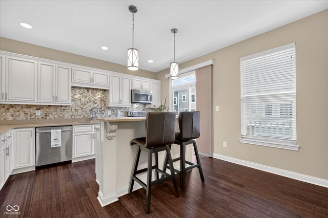 336 Neuman Way 9E, Carmel, IN 46032