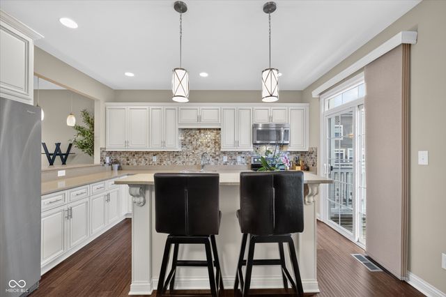 336 Neuman Way 9E, Carmel, IN 46032