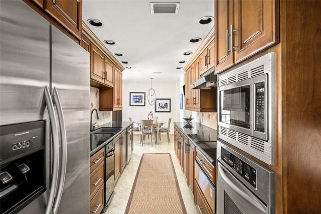 3350 Mccue Road 2402, Houston, TX 77056