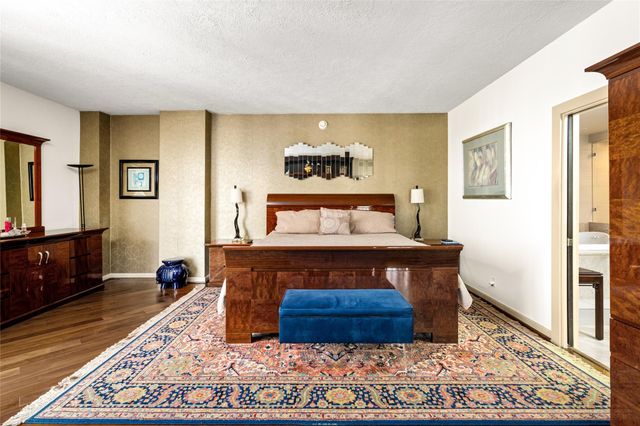 3350 Mccue Road 2402, Houston, TX 77056