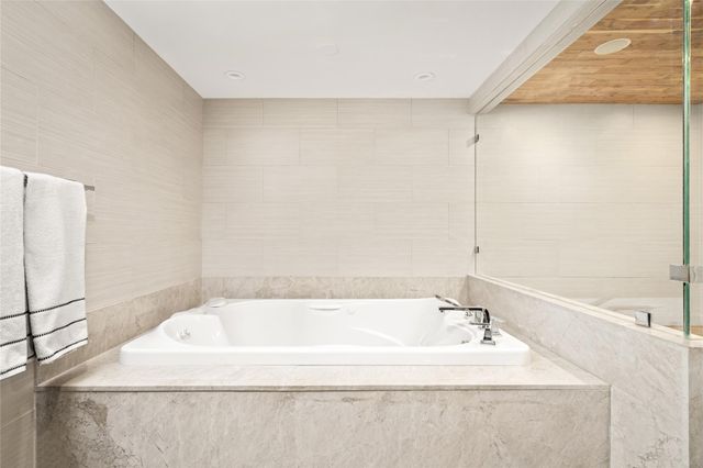 3350 Mccue Road 2402, Houston, TX 77056