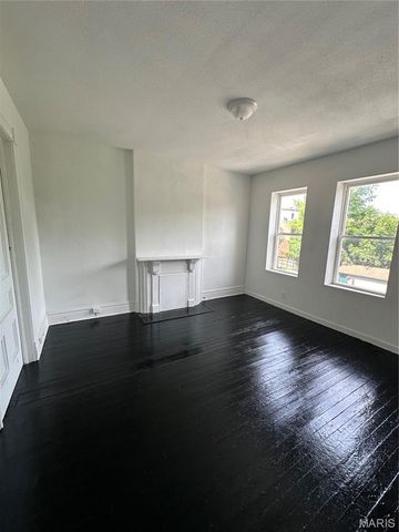 4042 Nebraska Avenue, St Louis, MO 63118